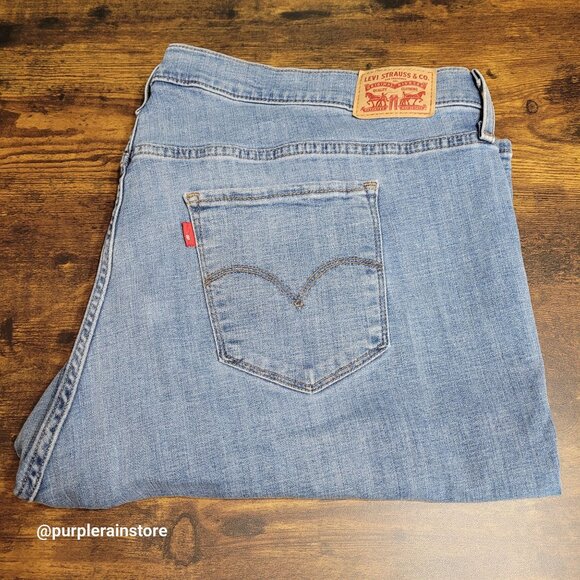 Levi's Classic Bermuda Shorts 24 W High Rise Tummy Control Medium Light Wash - Picture 3 of 13